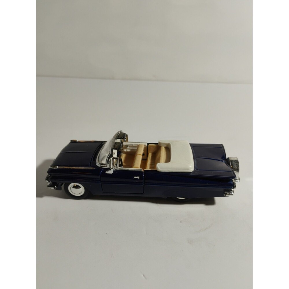 Signature models SS5721 1959 CHEVROLET IMPALA 1:32 Scale Wind Up